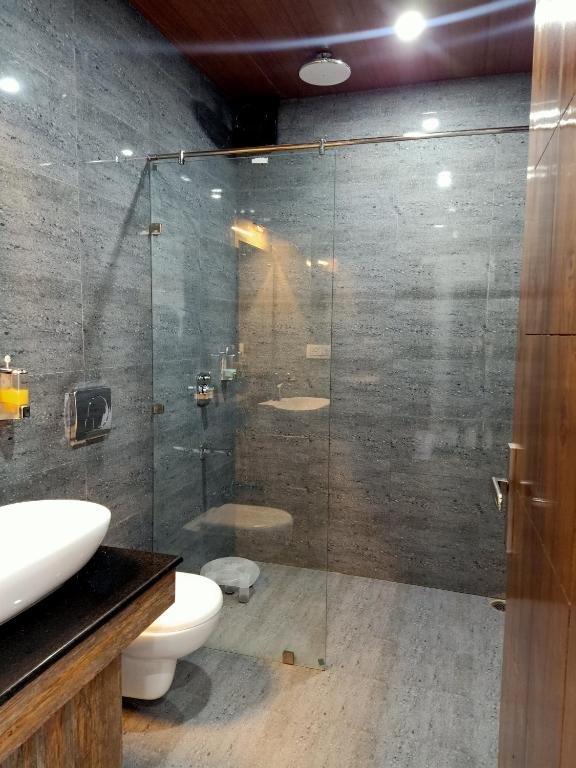 Hotel In Shimla - Bathroom
